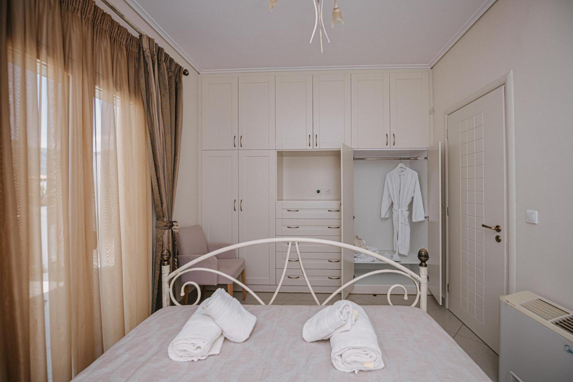 Nereides Luxury Villas Като Алмири Екстериор снимка